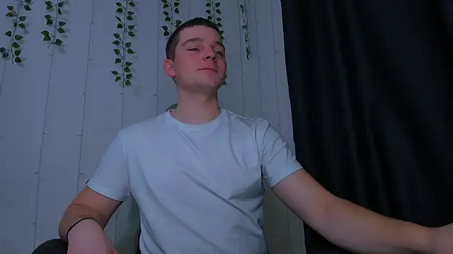 Snapshot of Your_Claddagh chatting on 12.18.25 Your Claddagh online show from 12.18.25