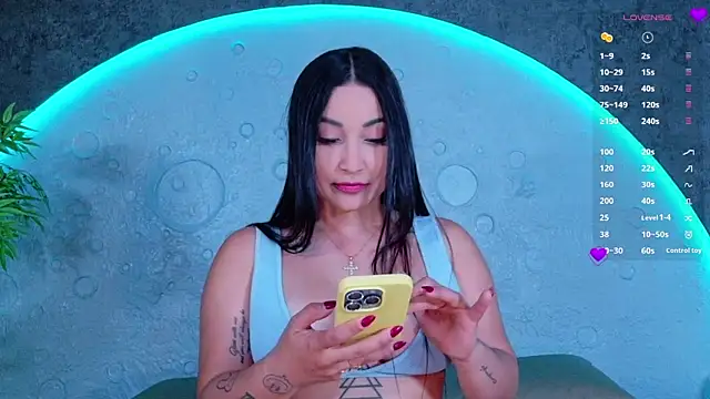 ReinaChloe online show from 06.20.26