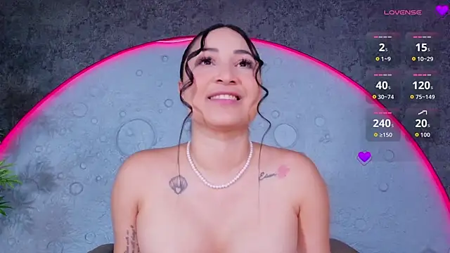 ReinaChloe online show from 07.20.26
