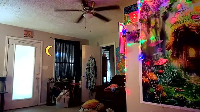 Snapshot of Princess__Kitty__ chatting on 10.25.25 Princess Kitty online show from 10.25.25