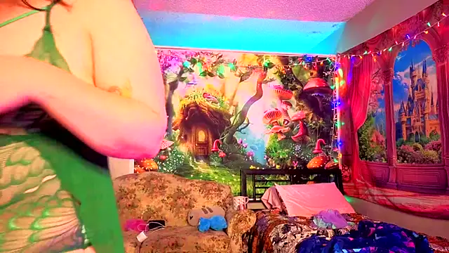 Snapshot of Princess__Kitty__ chatting on 10.28.25 Princess Kitty online show from 10.28.25