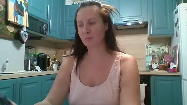 Snapshot of ALICAINWONDERLAND chatting on 11.18.25 ALICAINWONDERLAND online show from 11.18.25