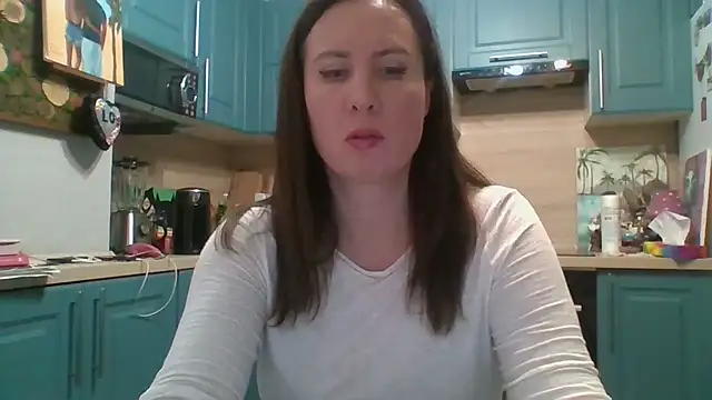 Snapshot of ALICAINWONDERLAND chatting on 11.21.25 ALICAINWONDERLAND online show from 11.21.25