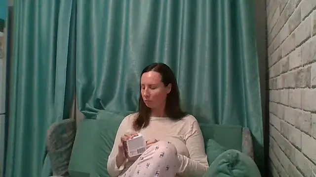 Snapshot of ALICAINWONDERLAND chatting on 11.22.25 ALICAINWONDERLAND online show from 11.22.25