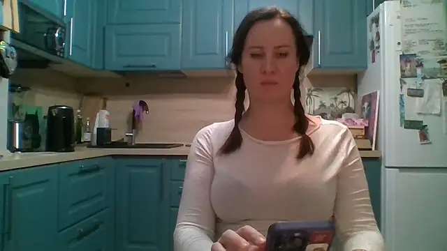 Snapshot of ALICAINWONDERLAND chatting on 12.14.25 ALICAINWONDERLAND online show from 12.14.25