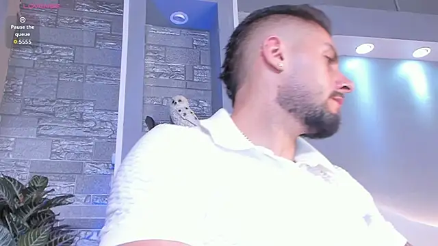 Snapshot of dominic_de_luca chatting on 05.18.26 dominic de luca online show from 05.18.26