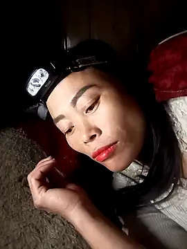 Snapshot of CoMay003 chatting on 11.17.25 CoMay003 online show from 11.17.25