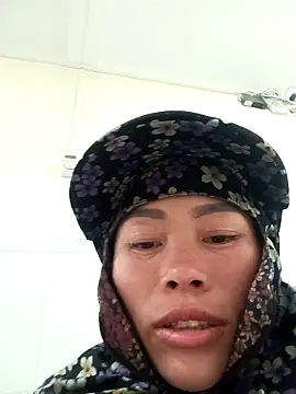 Snapshot of CoMay003 chatting on 11.26.25 CoMay003 online show from 11.26.25