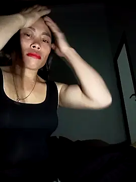 Snapshot of CoMay003 chatting on 12.18.25 CoMay003 online show from 12.18.25