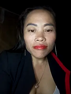 Snapshot of CoMay003 chatting on 12.23.25 CoMay003 online show from 12.23.25