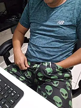 Carloskasado online show from 10.28.25