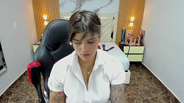 KAROLLJONES1 online show from 10.30.25