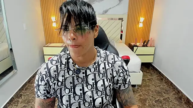 KAROLLJONES1 online show from 04.30.26