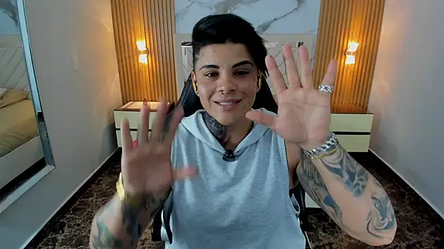 Snapshot of KAROLLJONES1 chatting on 05.28.26 KAROLLJONES1 online show from 05.28.26