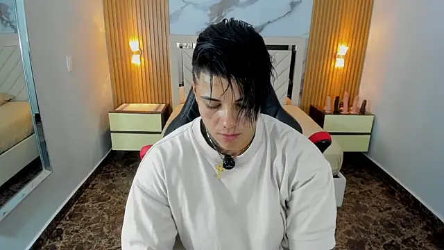 Snapshot of KAROLLJONES1 chatting on 06.19.26 KAROLLJONES1 online show from 06.19.26