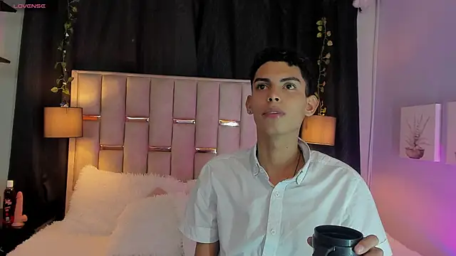 Room 69x online show from 11.25.25