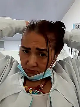 Snapshot of linda_luna29 chatting on 09.27.25 linda luna29 online show from 09.27.25