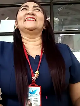 Snapshot of linda_luna29 chatting on 12.17.25 linda luna29 online show from 12.17.25