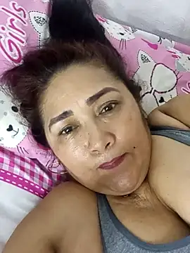 Snapshot of linda_luna29 chatting on 12.23.25 linda luna29 online show from 12.23.25