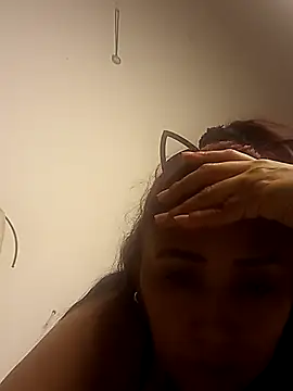 Snapshot of linda_luna29 chatting on 02.15.26 linda luna29 online show from 02.15.26