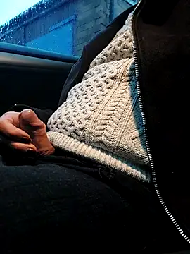 Snapshot of lynxman chatting on 12.04.25 lynxman online show from 12.04.25