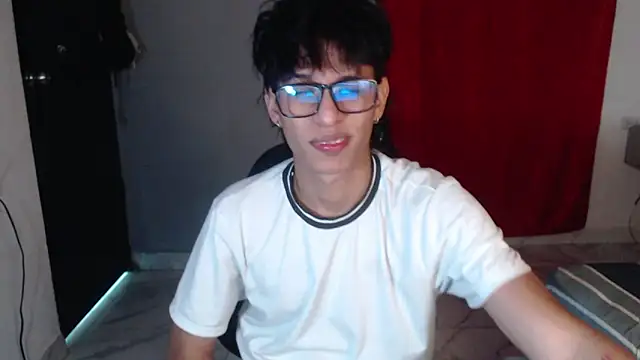 Snapshot of sung_yol chatting on 10.07.25 sung yol online show from 10.07.25