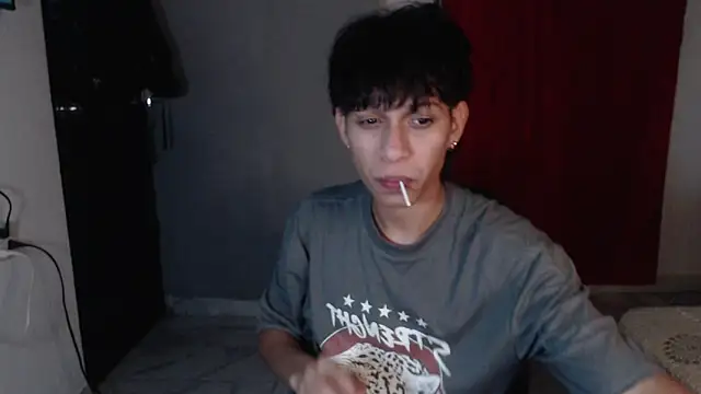 Snapshot of sung_yol chatting on 10.12.25 sung yol online show from 10.12.25