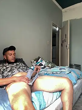 Snapshot of Smallboybigworld chatting on 01.15.26 Smallboybigworld online show from 01.15.26