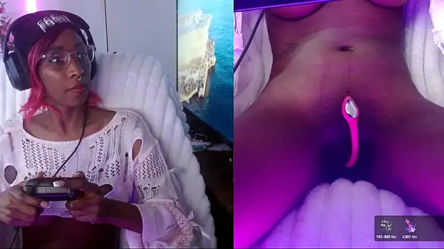 Snapshot of alys_at_college chatting on 02.14.26 alys at college online show from 02.14.26