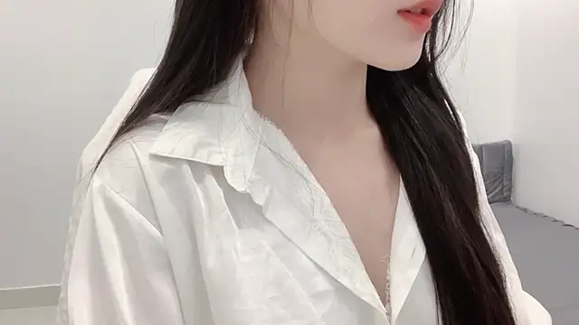 Snapshot of ___Lily___ chatting on 04.25.26 Lily online show from 04.25.26