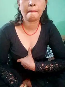 Snapshot of Chandrakanta-Devi chatting on 10.30.25 Chandrakanta-Devi online show from 10.30.25