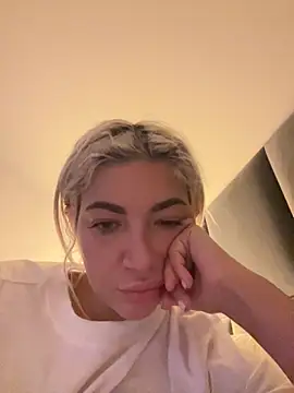 Snapshot of ElsaSinn chatting on 10.05.25 ElsaSinn online show from 10.05.25