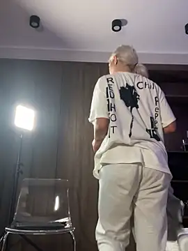 Snapshot of ElsaSinn chatting on 11.05.25 ElsaSinn online show from 11.05.25