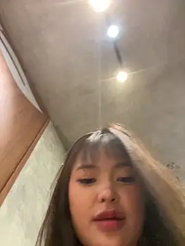 Snapshot of __BabyShowPublic__ chatting on 11.18.25 BabyShowPublic online show from 11.18.25