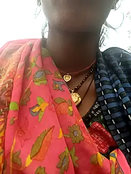 Snapshot of Juhi_chawla chatting on 10.29.25 Juhi chawla online show from 10.29.25