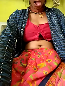 Snapshot of Juhi_chawla chatting on 11.20.25 Juhi chawla online show from 11.20.25