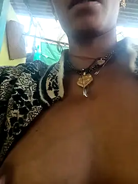 Snapshot of Juhi_chawla chatting on 12.22.25 Juhi chawla online show from 12.22.25