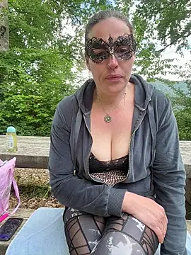 Nadja Noir online show from 05.16.26