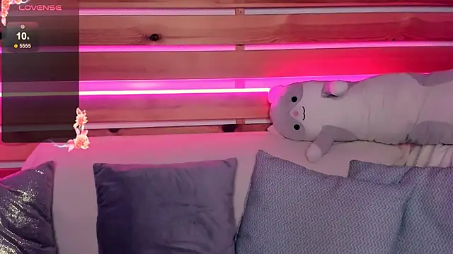 Emily Tylerr online show from 10.16.25