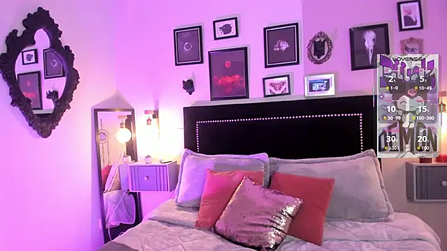 Snapshot of pinkk_deemon chatting on 05.24.26 pinkk deemon online show from 05.24.26
