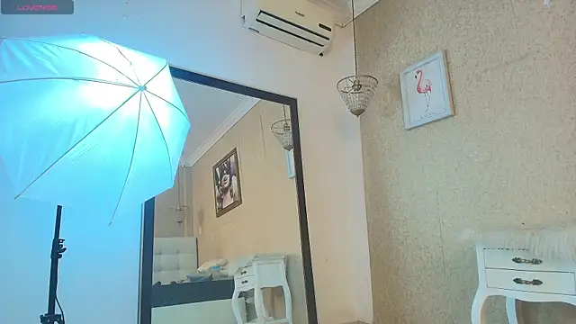 Snapshot of Miladiosa chatting on 12.14.25 Miladiosa online show from 12.14.25