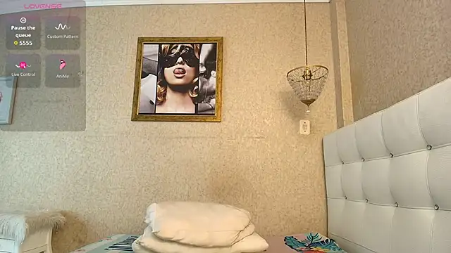 Snapshot of Miladiosa chatting on 12.19.25 Miladiosa online show from 12.19.25