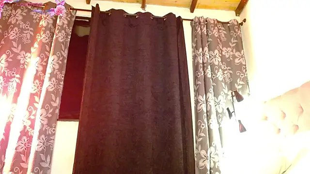 Snapshot of Dulce_Tara chatting on 11.22.25 Dulce Tara online show from 11.22.25