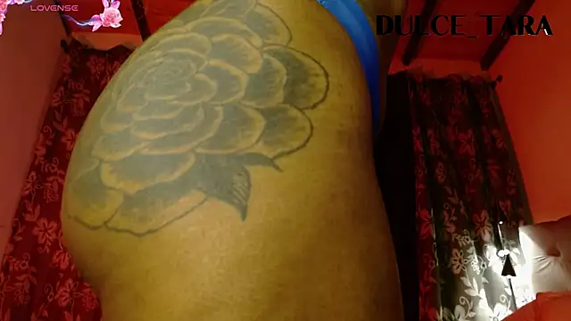 Snapshot of Dulce_Tara chatting on 11.29.25 Dulce Tara online show from 11.29.25