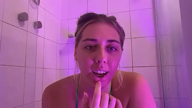 Snapshot of louiseberkeley chatting on 01.07.26 louiseberkeley online show from 01.07.26