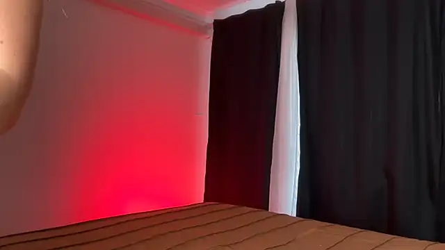 Snapshot of louiseberkeley chatting on 02.12.26 louiseberkeley online show from 02.12.26