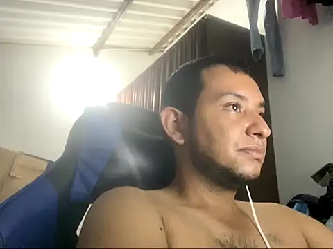 Snapshot of SexIngenieur chatting on 11.19.25 SexIngenieur online show from 11.19.25