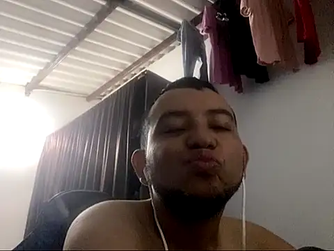 Snapshot of SexIngenieur chatting on 11.20.25 SexIngenieur online show from 11.20.25