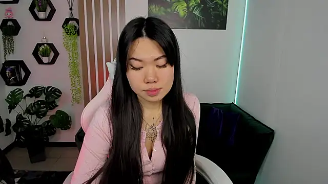 LunaPurrr online show from 01.17.26