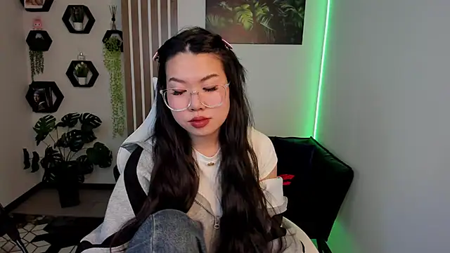 LunaPurrr online show from 02.03.26